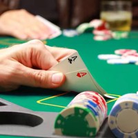  Nắm lấy cơ hội tránh xa sai lầm để giành chiến thắng khi chơi poker online