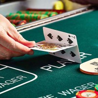  So sánh lợi thế giữa nhà cái và người chơi trong ván cược baccarat